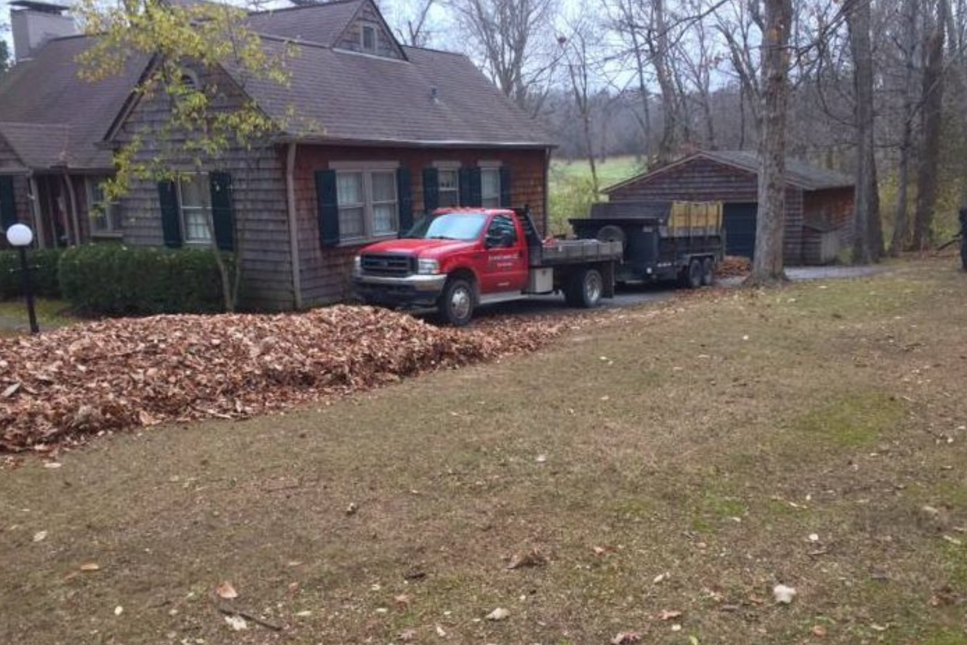 Leaf Removal Service | Local Lawns LLC